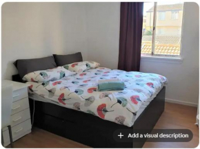 Dana-Private Room in 3-Bedroom Apartment 2 Canberra